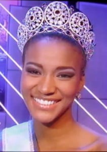 Leila Lopes crowned