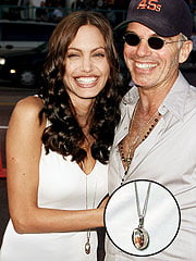 Angelina Jolie wore a vial of Bob Thorton's blood Angelina Jolie wore a vial of Bob Thorton's blood