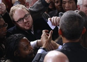 Occupy protester hands President Obama a note Occupy protester hands President Obama a note