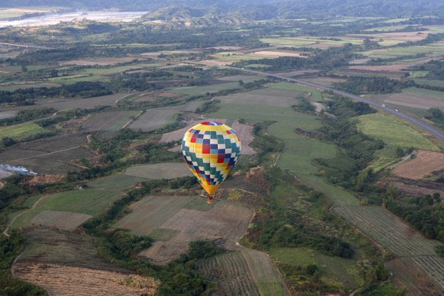 a balloon flies over the village of Angeles a balloon flies over the village of Angeles