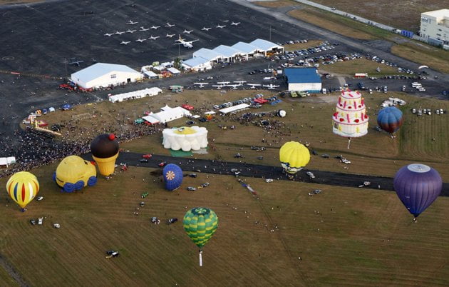 26 Hot Air Balloons flying in the sky 26 Hot Air Balloons flying in the sky