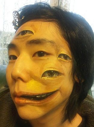 Japanese Girl Creates Artwork in Human Body Like Eye-Popping