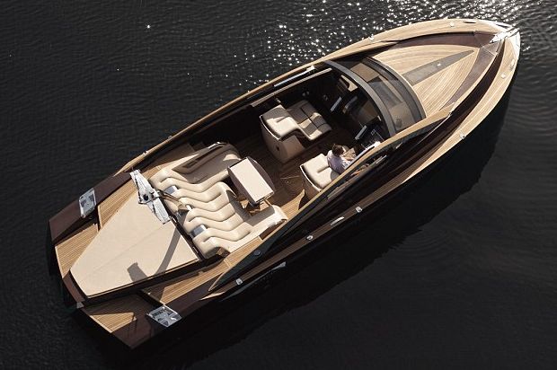 Luxury Speedboat with Leather Seats 6o's Design