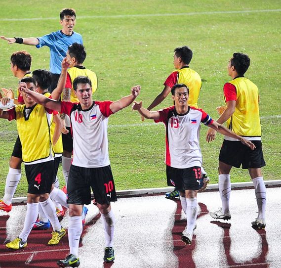 Phil Younghusband and Chieffy Caligdong Azkals vs. Laos Live Coverage